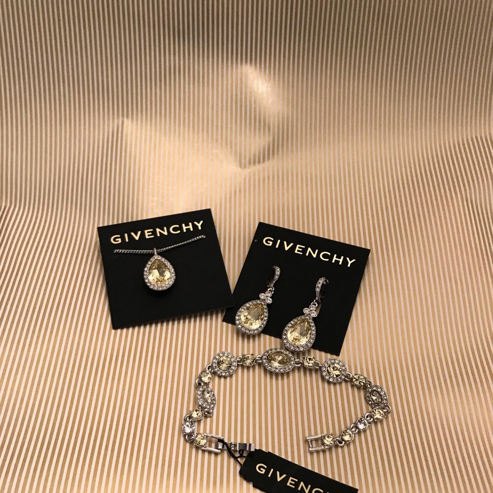 GIVENCHY Pave Stone Necklace Set
